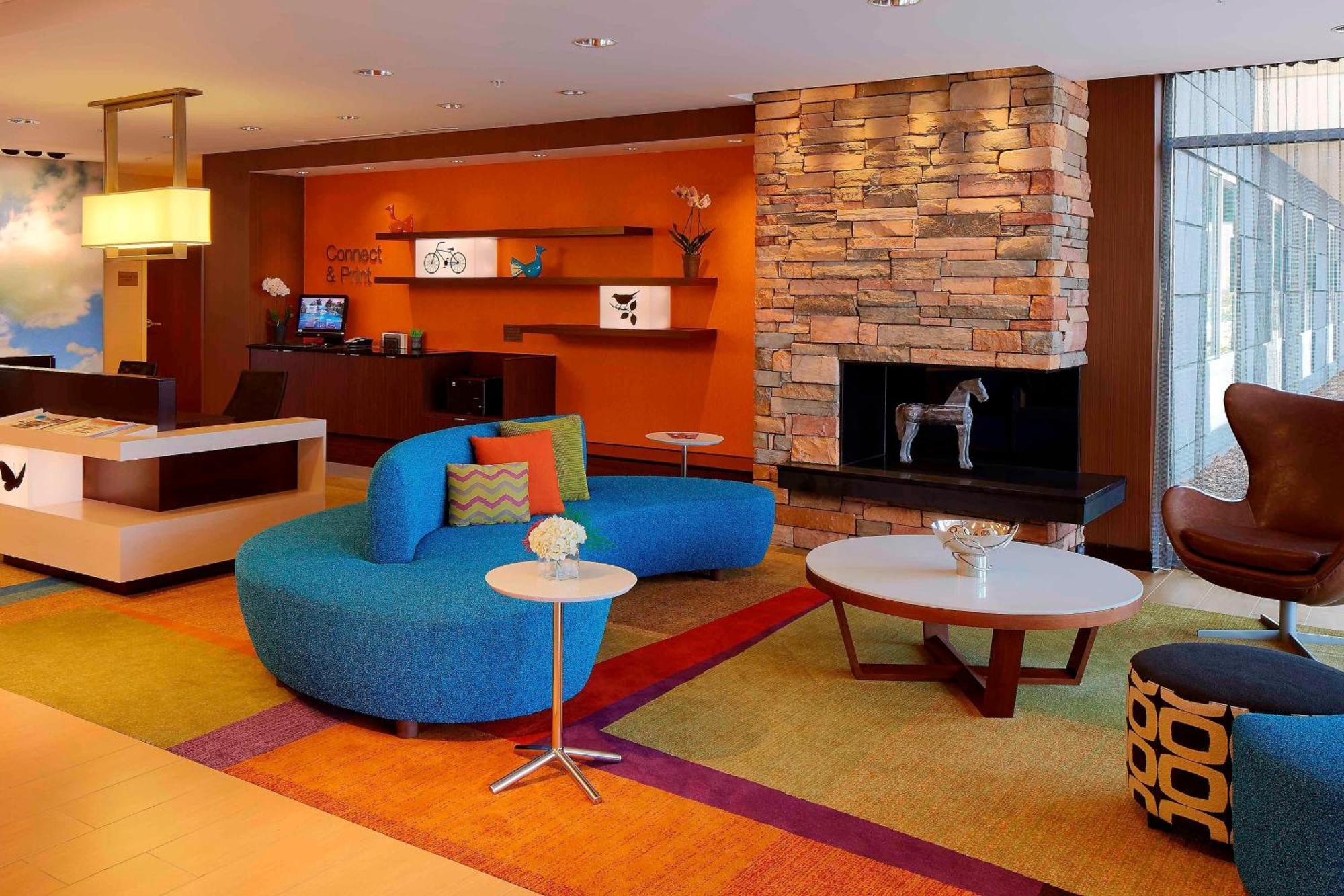 Fairfield Inn & Suites By Marriott Springfield Northampton/Amherst Ngoại thất bức ảnh