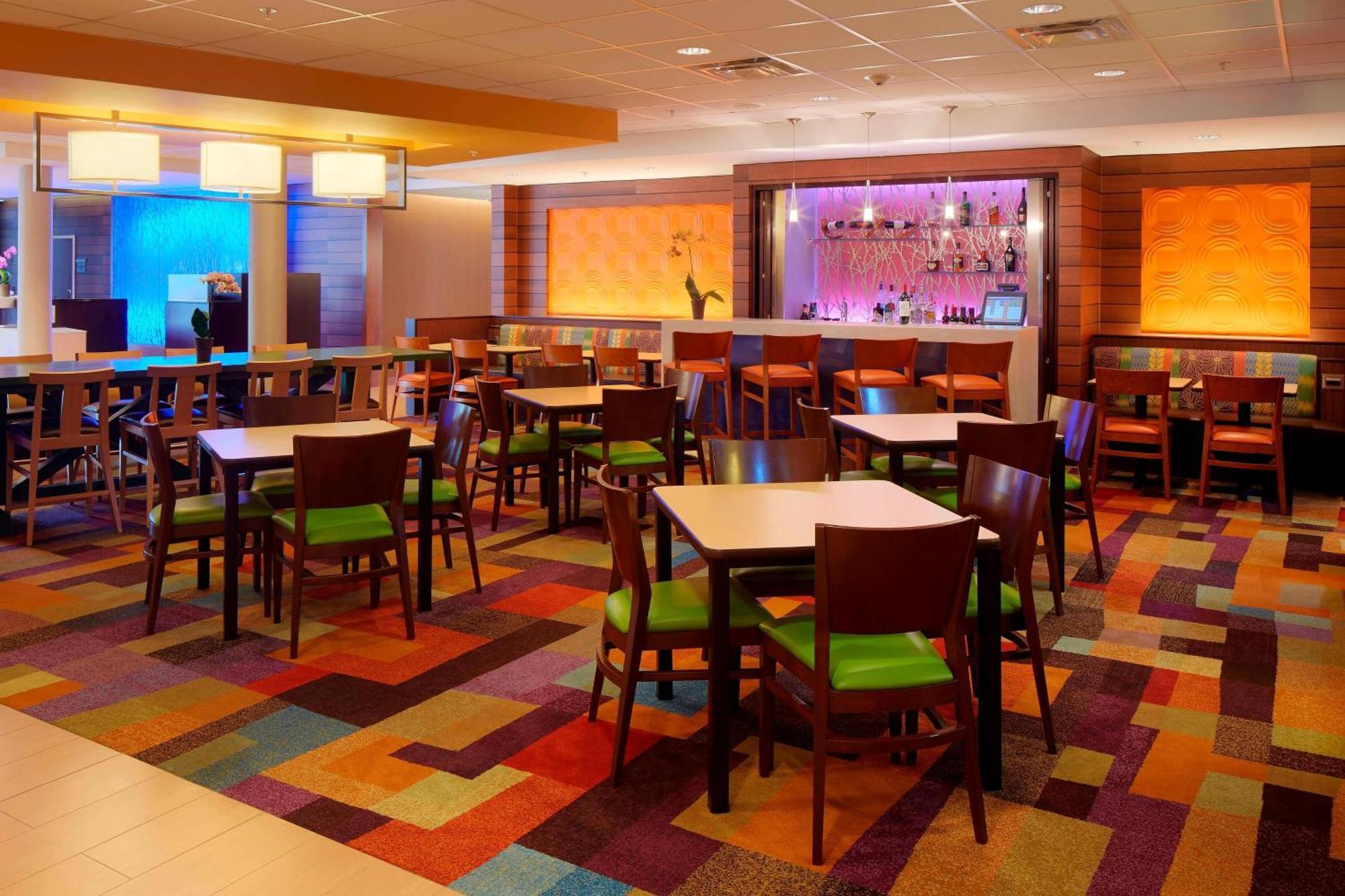 Fairfield Inn & Suites By Marriott Springfield Northampton/Amherst Ngoại thất bức ảnh